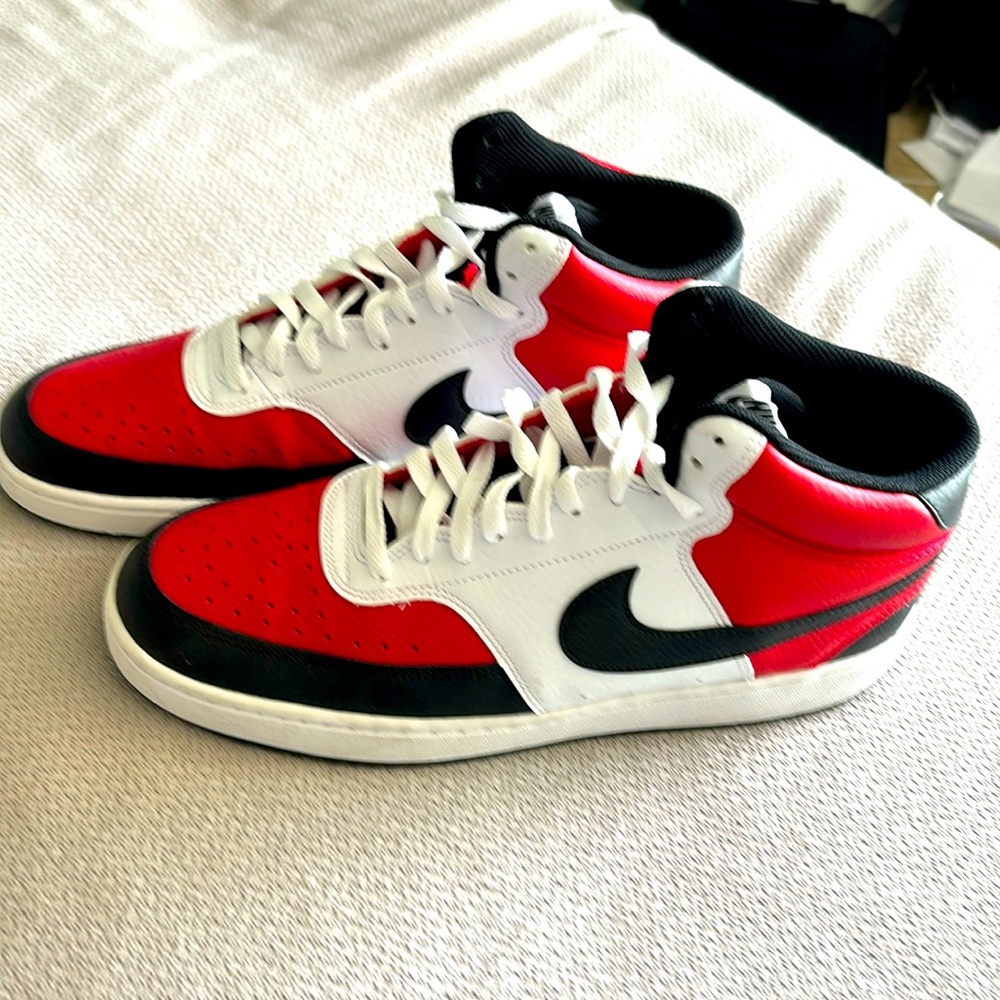 Men’s size 12 NIKE COURT VISION